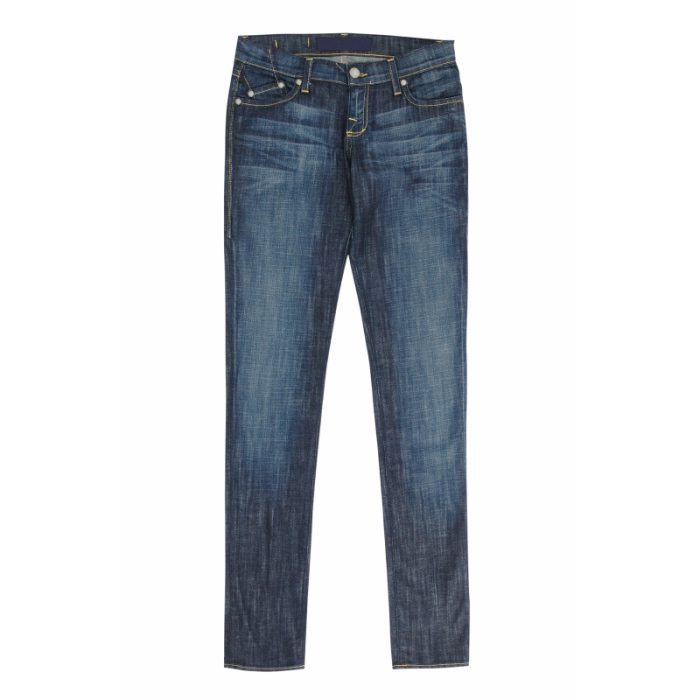 Jeans de denim elegants, tall estil straight amb detalls de costures i botons visibles.